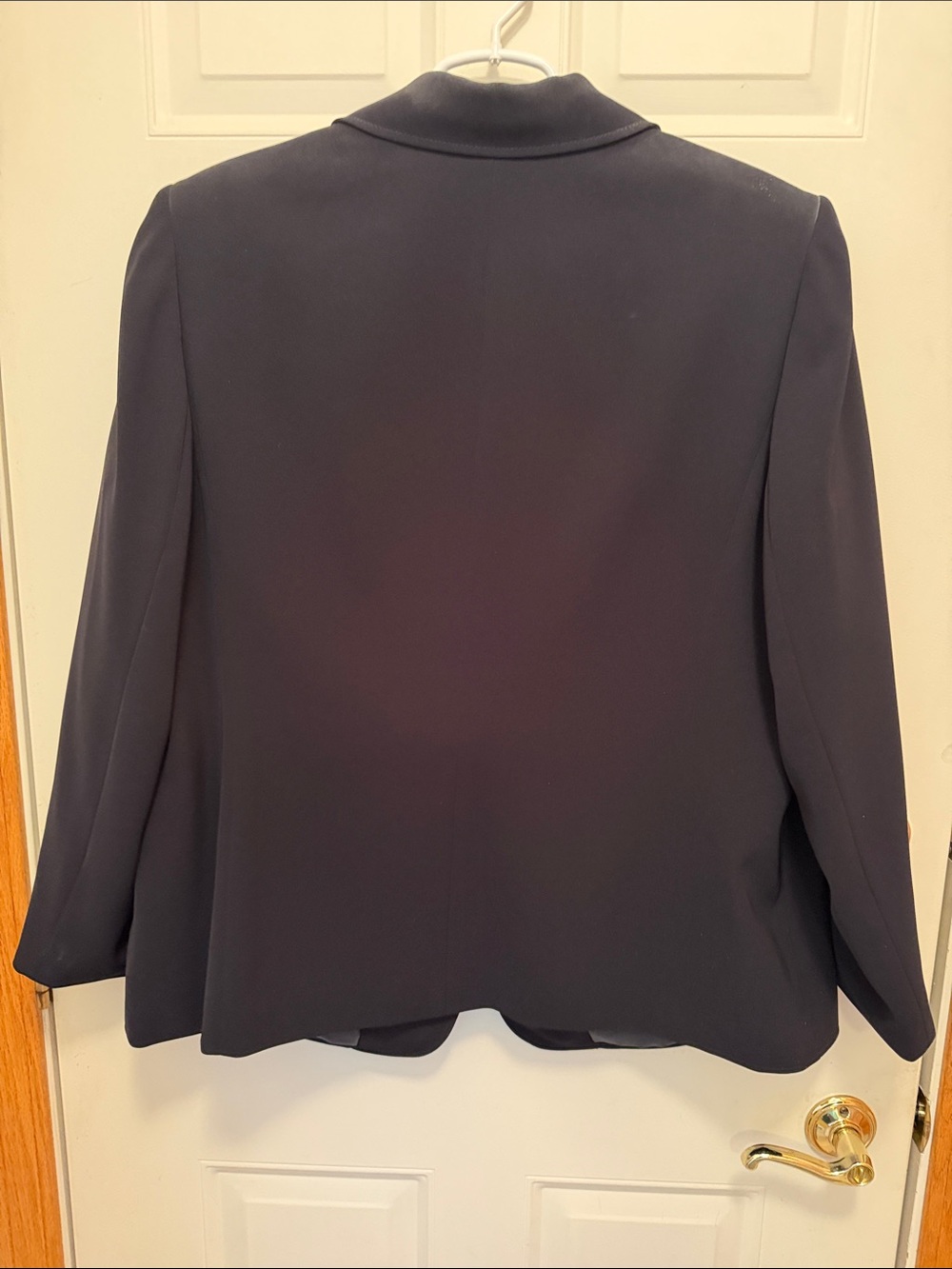 Tahari Women’s Black Two-Piece Pant Suit. 18W - Picture 6 of 9